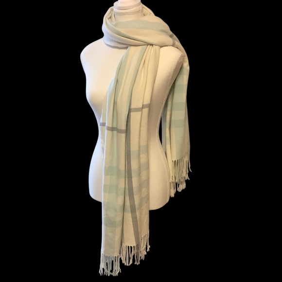 LOVE & LORE SOFT BLANKET SCARF/ SHAWL/ WRAP/ RAW & FRINGE ENDS - Picture 3 of 8